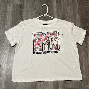 White mtv Cropped tee
